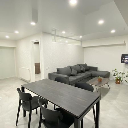 Gss Apartment Tbilisi Buitenkant foto