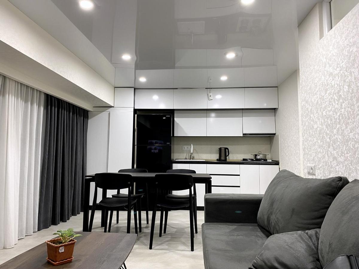 Gss Apartment Tbilisi Buitenkant foto